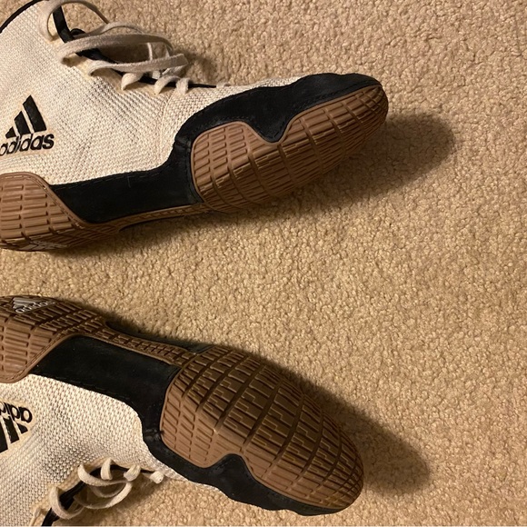 COPY - Adidas wrestling shoes size 9.5. Used in very good condition - Picture 2 of 3